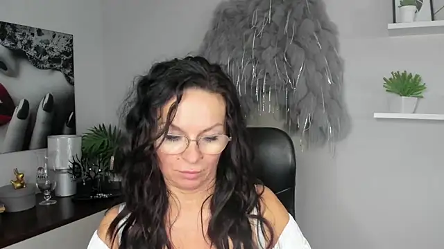 HelenLuxx online show from December 20, 2024, 10:16 am
