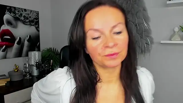 HelenLuxx online show from January 8, 2025, 6:41 am