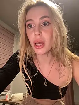 Snapshot of meanexx chatting on December 15, 2024, 8:15 pm meanexx online show from December 15, 2024, 8:15 pm