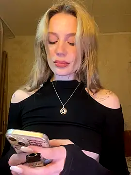 Snapshot of meanexx chatting on September 15, 2025, 4:29 pm meanexx online show from September 15, 2025, 4:29 pm