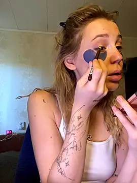 Snapshot of meanexx chatting on October 15, 2025, 5:18 am meanexx online show from October 15, 2025, 5:18 am