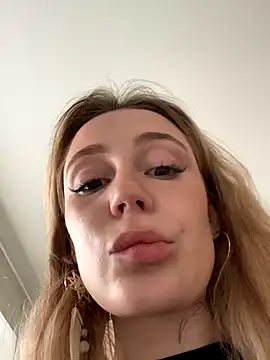 Snapshot of meanexx chatting on November 5, 2025, 10:26 am meanexx online show from November 5, 2025, 10:26 am