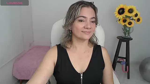ana milf online show from October 3, 2025, 1:41 pm