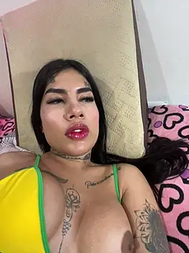 Snapshot of saragill323 chatting on December 29, 2024, 10:25 pm saragill323 online show from December 29, 2024, 10:25 pm