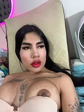 Snapshot of saragill323 chatting on January 17, 2025, 6:44 pm saragill323 online show from January 17, 2025, 6:44 pm