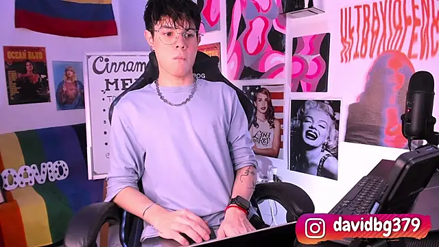 Snapshot of cinnamon_boyxxx chatting on March 18, 2025, 1:21 am cinnamon boyxxx online show from March 18, 2025, 1:21 am