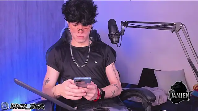 Snapshot of cinnamon_boyxxx chatting on September 30, 2025, 2:05 am cinnamon boyxxx online show from September 30, 2025, 2:05 am