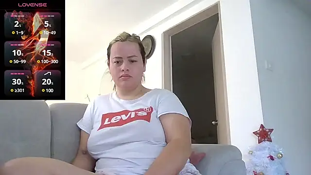 Snapshot of saramartinez1000 chatting on December 20, 2024, 2:38 pm saramartinez1000 online show from December 20, 2024, 2:38 pm