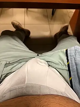 Snapshot of onbifeet chatting on October 6, 2025, 5:10 pm onbifeet online show from October 6, 2025, 5:10 pm