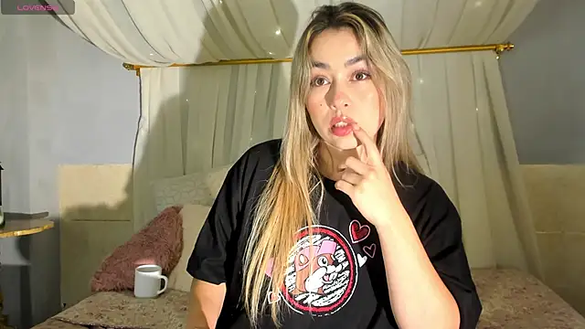 Snapshot of AnnaVictoria__ chatting on February 24, 2025, 6:16 am AnnaVictoria online show from February 24, 2025, 6:16 am