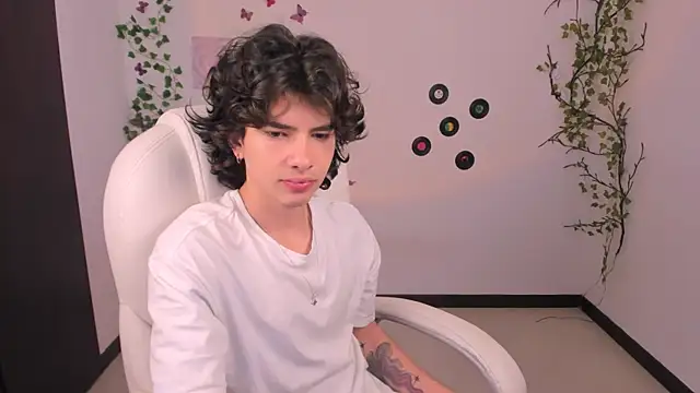 Snapshot of Angelo_duarte chatting on September 26, 2025, 6:01 pm Angelo duarte online show from September 26, 2025, 6:01 pm