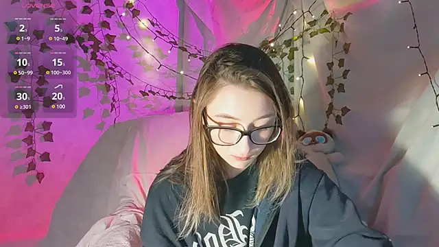 Snapshot of monlight__dana chatting on December 7, 2024, 1:29 pm monlight  dana online show from December 7, 2024, 1:29 pm