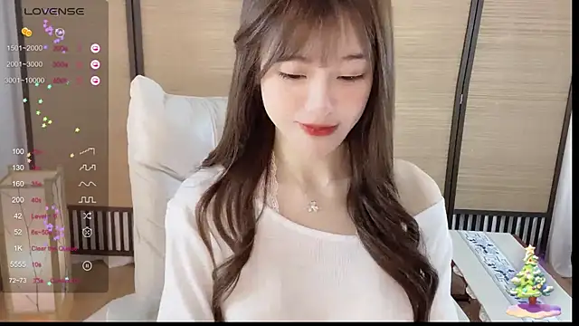 Snapshot of Yuuuuuly chatting on December 17, 2024, 12:22 pm Yuuuuuly online show from December 17, 2024, 12:22 pm