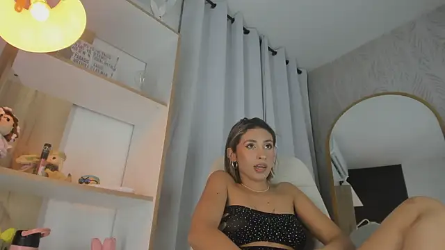 Snapshot of Angelbae- chatting on March 9, 2025, 7:01 am Angelbae- online show from March 9, 2025, 7:01 am