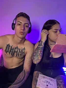 Snapshot of aliensexy chatting on December 13, 2024, 1:59 am aliensexy online show from December 13, 2024, 1:59 am