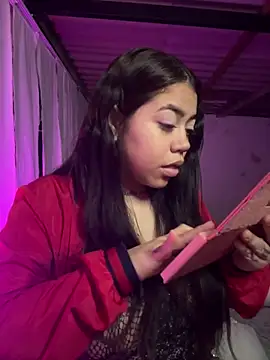 Snapshot of aliensexy chatting on December 21, 2024, 2:52 am aliensexy online show from December 21, 2024, 2:52 am