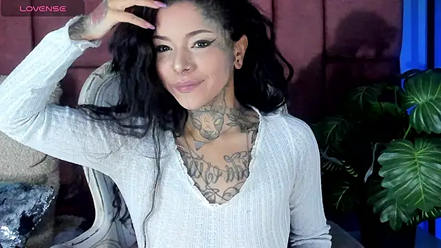 Snapshot of NinaInk chatting on January 26, 2025, 12:33 pm NinaInk online show from January 26, 2025, 12:33 pm