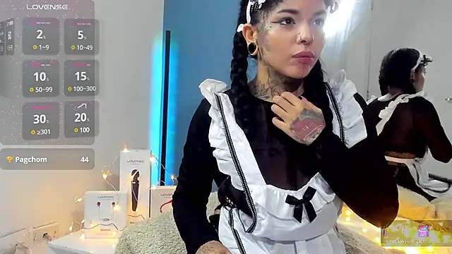 Snapshot of NinaInk chatting on February 4, 2025, 2:53 pm NinaInk online show from February 4, 2025, 2:53 pm