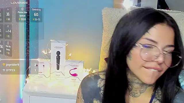 Snapshot of NinaInk chatting on February 6, 2025, 2:48 pm NinaInk online show from February 6, 2025, 2:48 pm