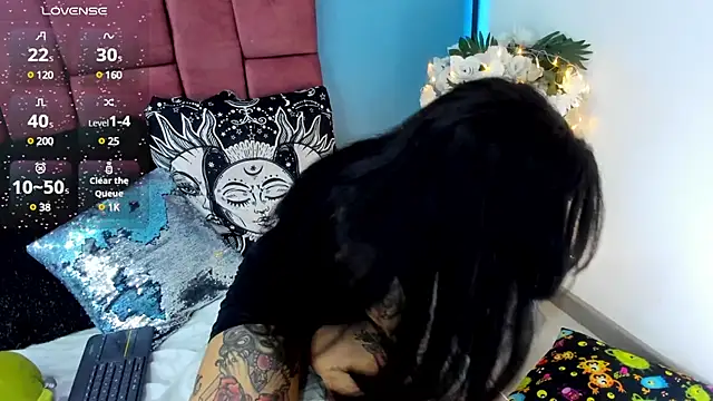 Snapshot of NinaInk chatting on February 10, 2025, 4:58 pm NinaInk online show from February 10, 2025, 4:58 pm