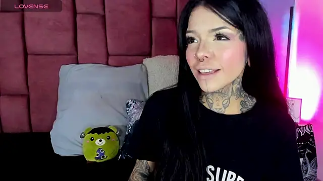 Snapshot of NinaInk chatting on February 20, 2025, 11:42 am NinaInk online show from February 20, 2025, 11:42 am