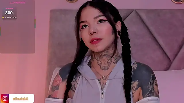 Snapshot of NinaInk chatting on October 12, 2025, 3:00 pm NinaInk online show from October 12, 2025, 3:00 pm