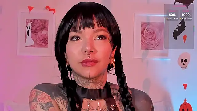 Snapshot of NinaInk chatting on October 19, 2025, 4:07 pm NinaInk online show from October 19, 2025, 4:07 pm