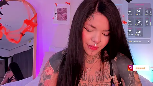 Snapshot of NinaInk chatting on October 23, 2025, 12:04 pm NinaInk online show from October 23, 2025, 12:04 pm