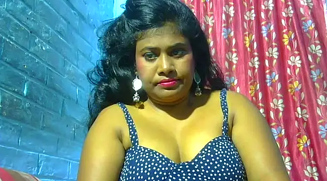 Snapshot of sexy_roma chatting on December 1, 2024, 6:19 pm sexy roma online show from December 1, 2024, 6:19 pm