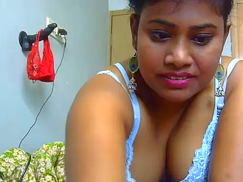 Snapshot of sexy_roma chatting on December 22, 2024, 8:49 am sexy roma online show from December 22, 2024, 8:49 am