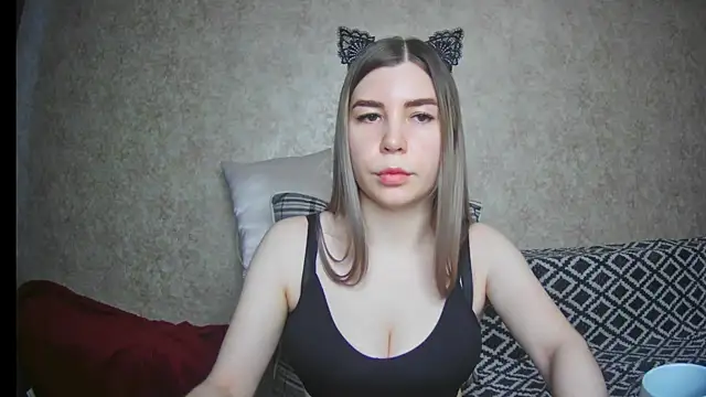 Snapshot of ElllaNuar chatting on February 13, 2025, 4:22 am ElllaNuar online show from February 13, 2025, 4:22 am