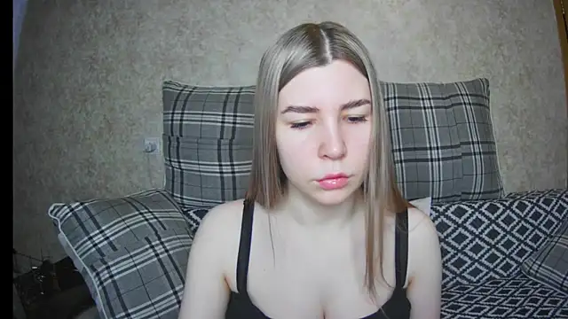 Snapshot of ElllaNuar chatting on March 13, 2025, 5:54 am ElllaNuar online show from March 13, 2025, 5:54 am