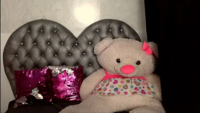 Snapshot of emma__cute__ chatting on February 9, 2025, 11:04 am emma cute online show from February 9, 2025, 11:04 am