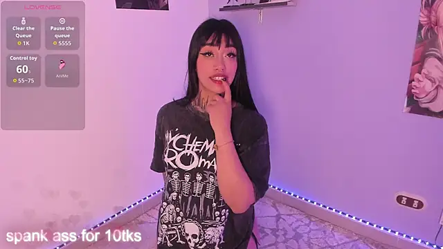 Snapshot of Akari1_Mischief chatting on September 29, 2025, 1:11 am Akari1 Mischief online show from September 29, 2025, 1:11 am