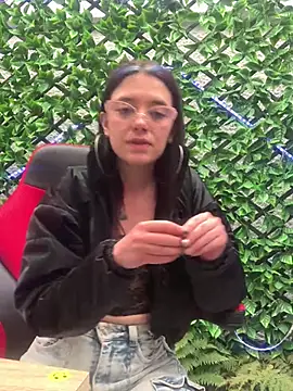 Snapshot of Isabella_21x chatting on January 13, 2025, 6:49 pm Isabella 21x online show from January 13, 2025, 6:49 pm
