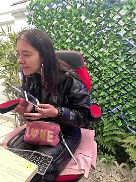 Snapshot of Isabella_21x chatting on January 18, 2025, 12:47 pm Isabella 21x online show from January 18, 2025, 12:47 pm