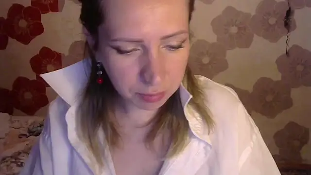 Snapshot of Queen_Daenerys chatting on September 25, 2025, 2:10 pm Queen Daenerys online show from September 25, 2025, 2:10 pm