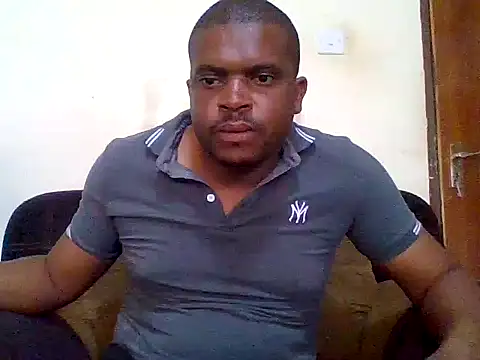 Snapshot of lui_cuuty chatting on October 2, 2025, 12:12 pm lui cuuty online show from October 2, 2025, 12:12 pm