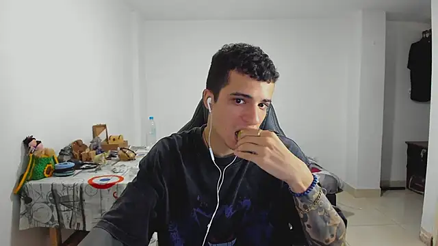 Snapshot of Balo_lovers chatting on January 13, 2025, 3:04 pm Balo lovers online show from January 13, 2025, 3:04 pm