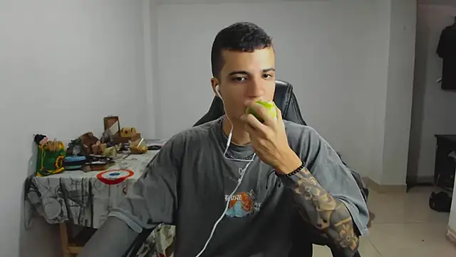 Snapshot of Balo_lovers chatting on January 24, 2025, 2:30 pm Balo lovers online show from January 24, 2025, 2:30 pm