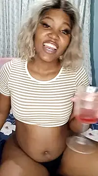 Snapshot of charmainexxx chatting on March 1, 2025, 4:54 pm charmainexxx online show from March 1, 2025, 4:54 pm