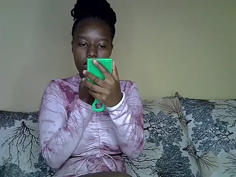 Snapshot of Oliviia_ chatting on January 18, 2025, 10:39 am Oliviia  online show from January 18, 2025, 10:39 am