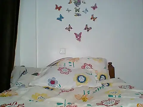 Snapshot of Oliviia_ chatting on October 16, 2025, 12:22 am Oliviia  online show from October 16, 2025, 12:22 am