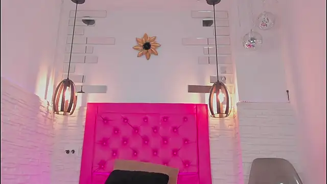 Snapshot of mia_six66 chatting on January 17, 2025, 2:28 pm mia six66 online show from January 17, 2025, 2:28 pm