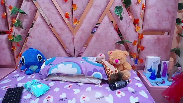 Snapshot of Emmily_Walker chatting on December 18, 2024, 12:18 pm Emmily Walker online show from December 18, 2024, 12:18 pm