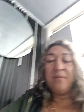 Snapshot of kitty_84 chatting on February 13, 2025, 6:48 pm kitty 84 online show from February 13, 2025, 6:48 pm