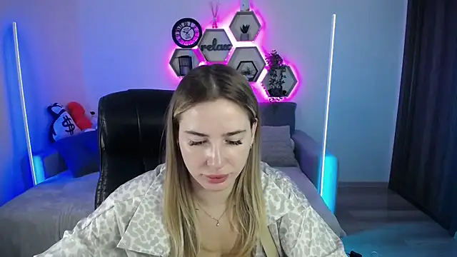 Snapshot of SabrinViolet chatting on September 15, 2025, 8:03 am SabrinViolet online show from September 15, 2025, 8:03 am