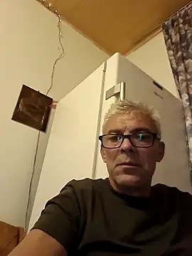 Picolo4111 online show from October 3, 2025, 5:32 pm