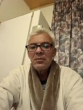 Picolo4111 online show from October 4, 2025, 5:33 pm