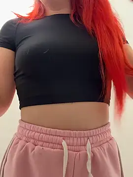 Snapshot of Holly-Glamour chatting on October 4, 2025, 1:14 am Holly-Glamour online show from October 4, 2025, 1:14 am